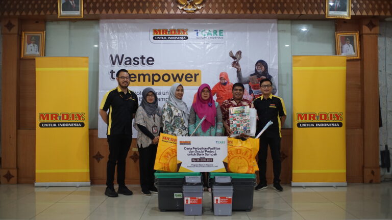 MR.D.I.Y. Indonesia dan T.CARE Tingkatkan Edukasi dan Kapasitas Komunitas Bank Sampah di Jabodetabek Melalui Program “Waste to Empower”